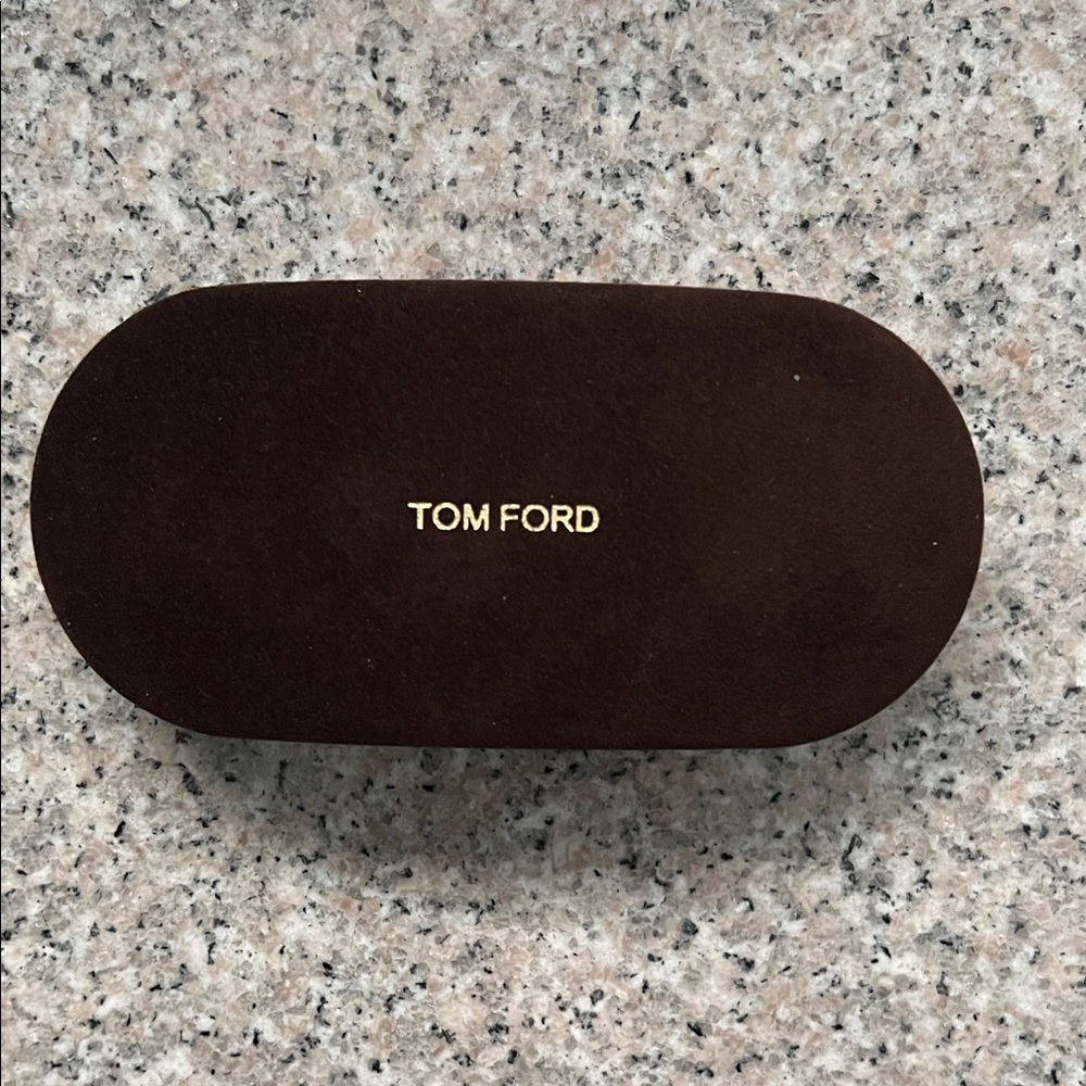 NWT TOM FORD eyeglass case Large size 6&1/2”x2&3/4”x1&7/8”hard clamshell & wipe